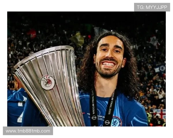 库库雷利亚度假晒照致敬偶像！化身德罗巴迷弟海边享受冠军假期